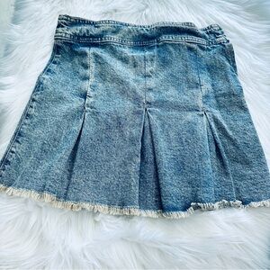 5 x $25 NWOT Como Quieres Pleated Raw Seam Jean Skirt, 8-10